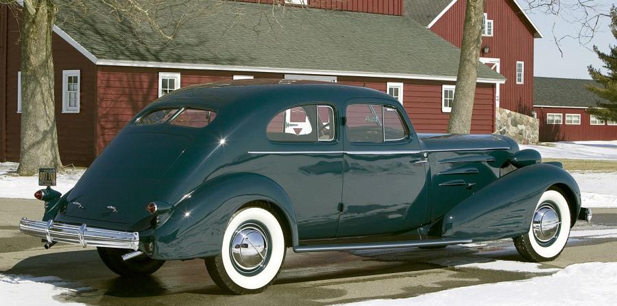  Cadillac Series 90 V16 Aerodynamic Coupe by Fleetwood 1936 года  (фото 4 из 6)